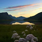 Cozy Older House In The Middle Of Lofoten Дом отдыха
